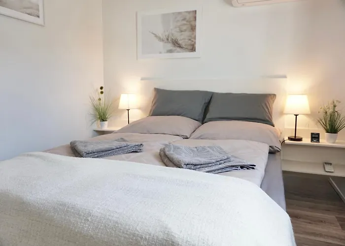 Apartment Ufergeheimnis Am Gülser Moselbogen I 2 Sz I 5 Gäste I Badebucht I Grill I Garten *